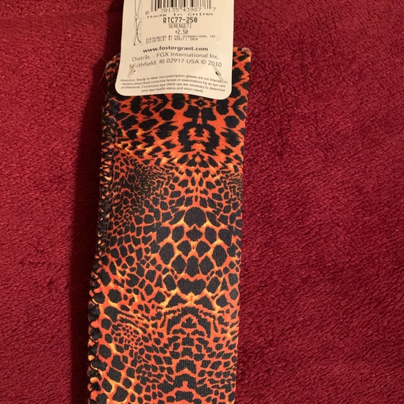 Foster Grant **Brand New** with Case - Picture 3 of 4